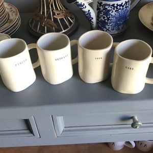 Rae Dunn mugs set of 4